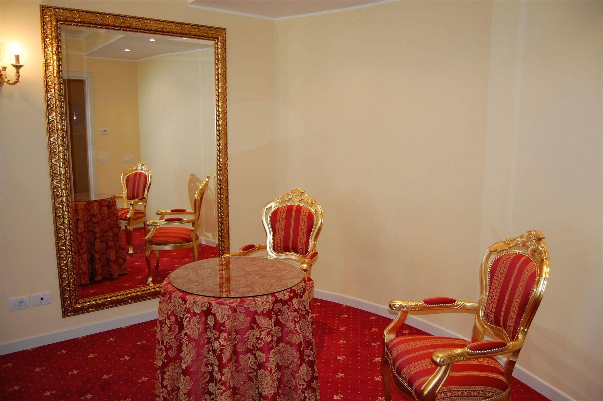 Hotel Motel Gold Calcinate Exterior photo