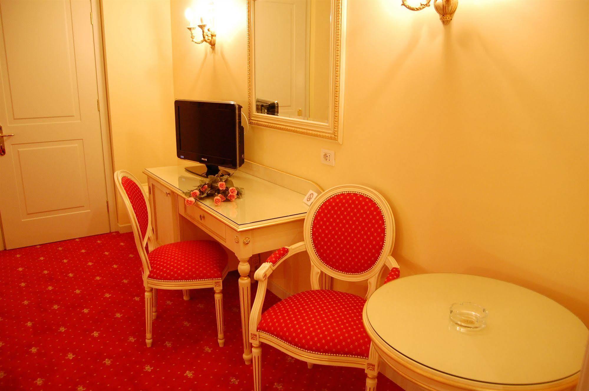 Hotel Motel Gold Calcinate Exterior photo