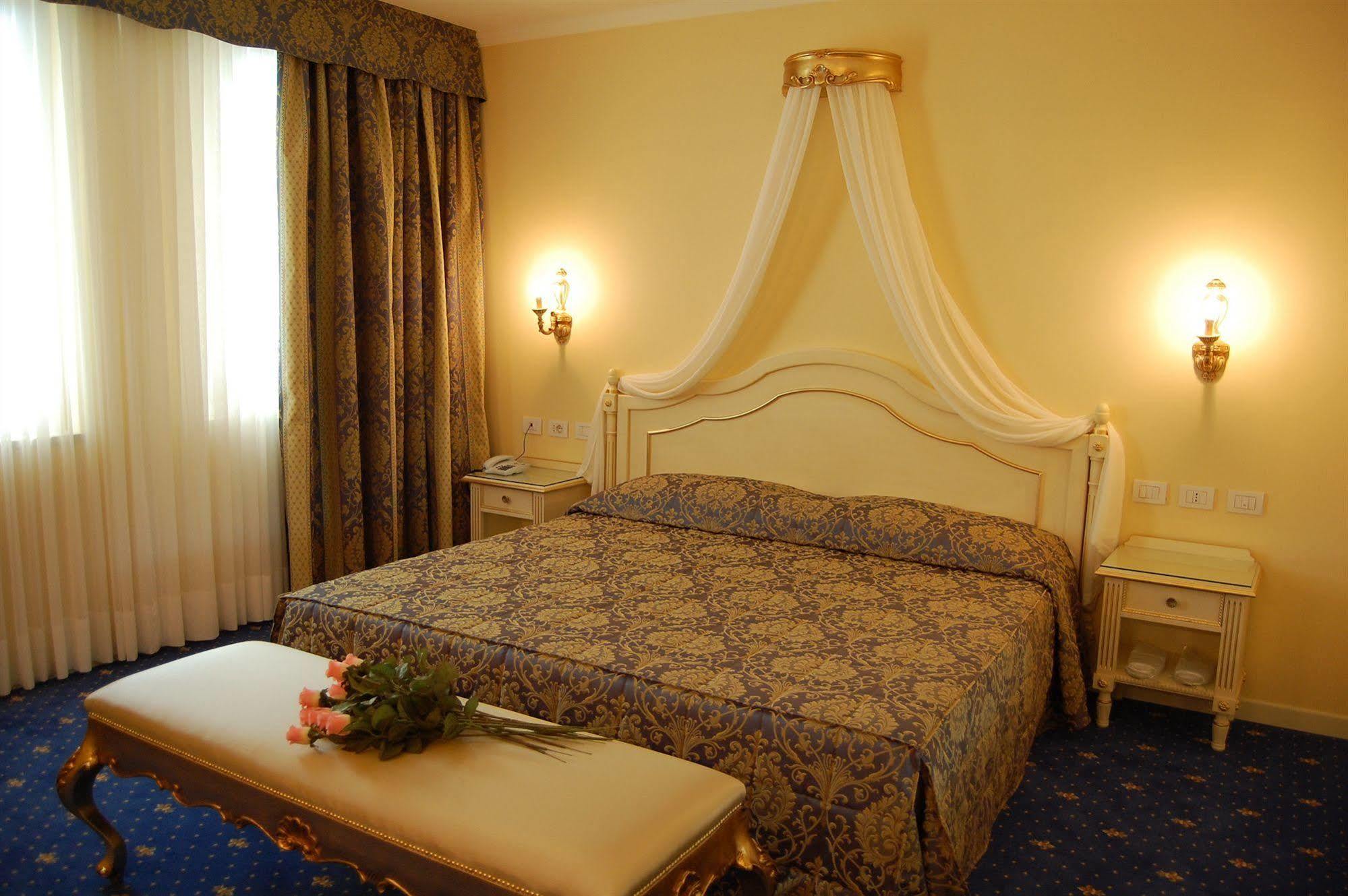 Hotel Motel Gold Calcinate Exterior photo